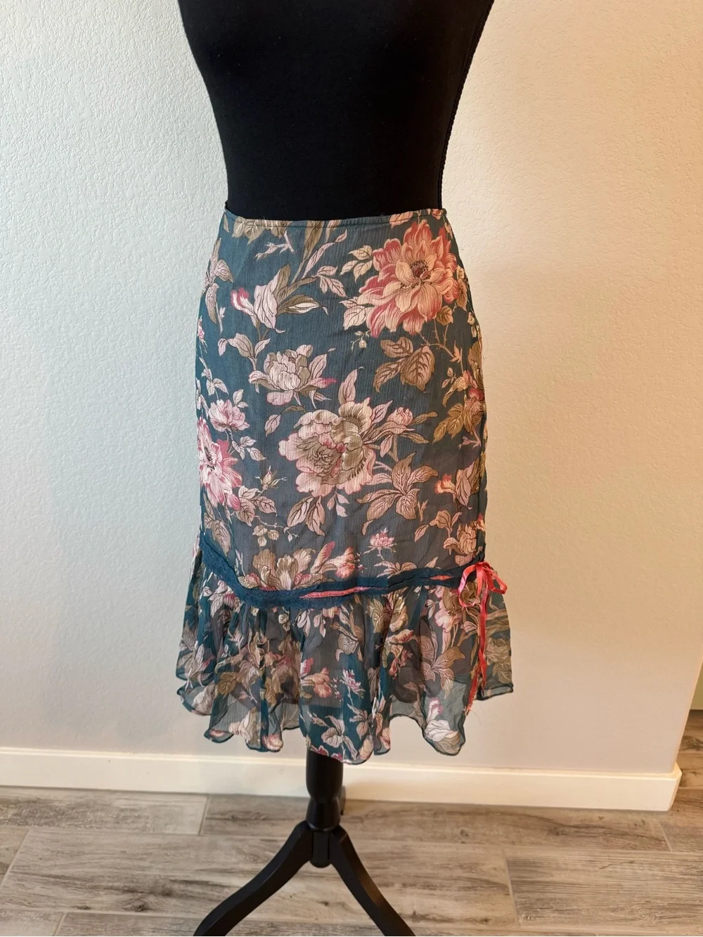 Anthropologie Odille 100% Silk Floral Ruffle Mini Skirt Blue Pink Size 10